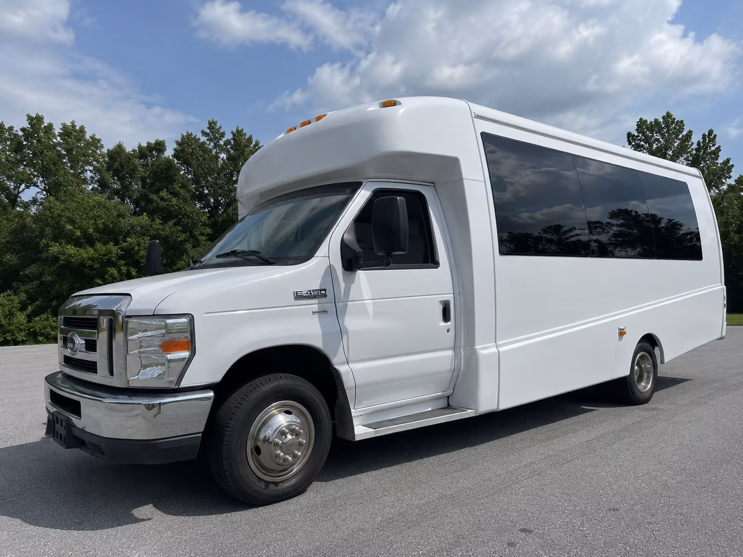 Garland Winery Tour & Pub Crawl Transportation party bus exterior